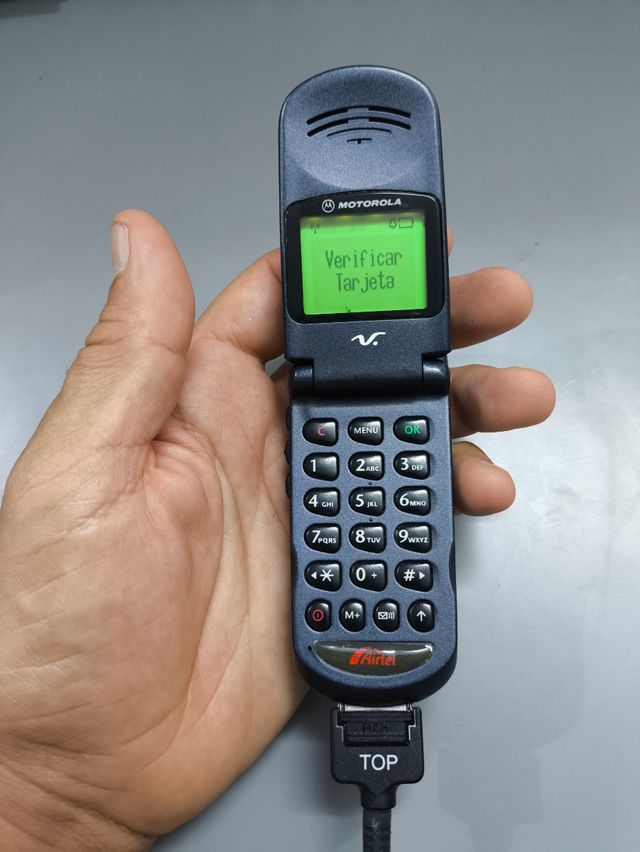 Teléfono retro vintage Motorola V50