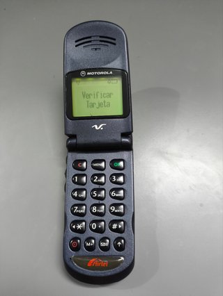 Teléfono retro vintage Motorola V50