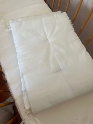 PROTECTOR CUNA BEBE Y COLGADOR.