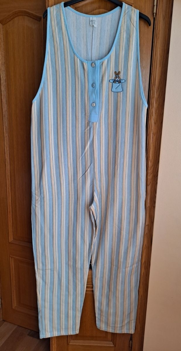 Pijama mono. Abrigoso. Talla G. Nuevo