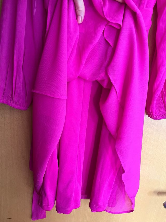 Vestido corto con mangas largas de DKNY