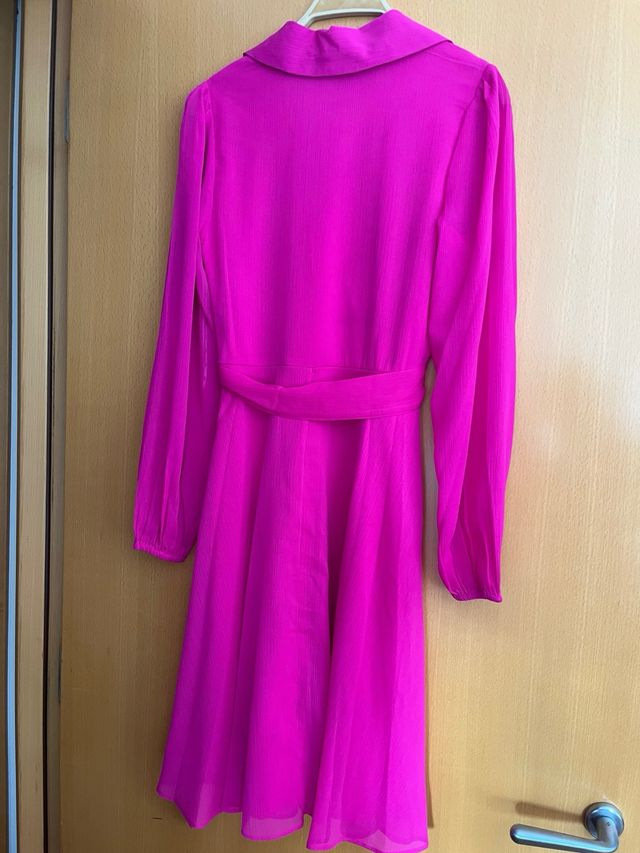 Vestido corto con mangas largas de DKNY
