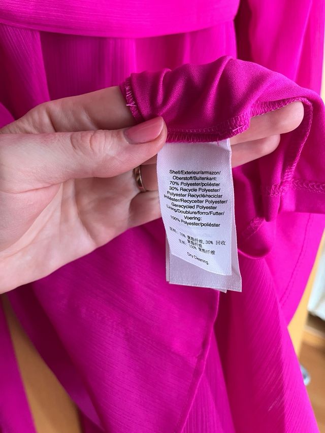 Vestido corto con mangas largas de DKNY