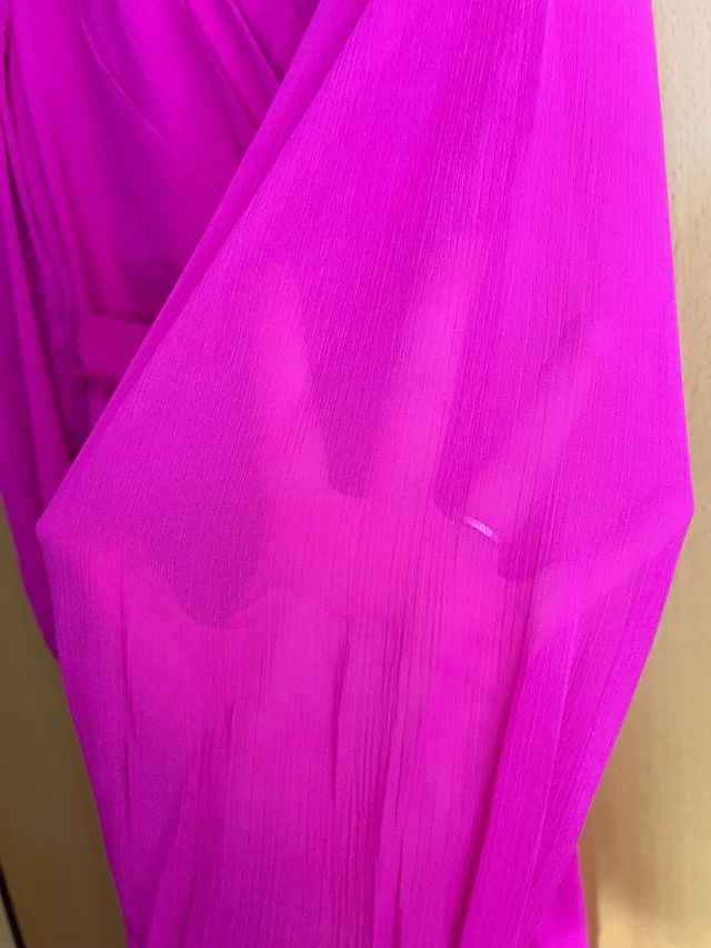 Vestido corto con mangas largas de DKNY