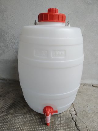 Bidón de plástico con grifo-Capacidad: 20 litros