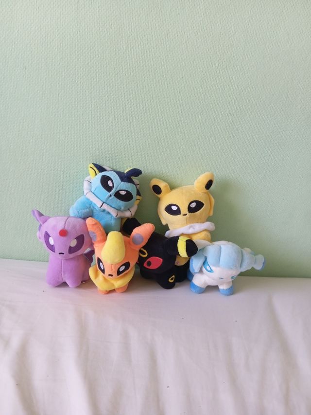 Peluche Eevee Evoluciones
