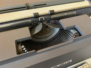 Maquina de escribir Olivetti Linea 98