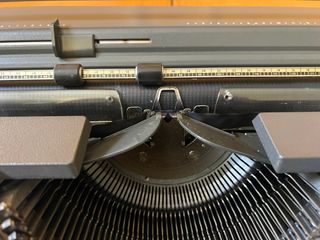 Maquina de escribir Olivetti Linea 98