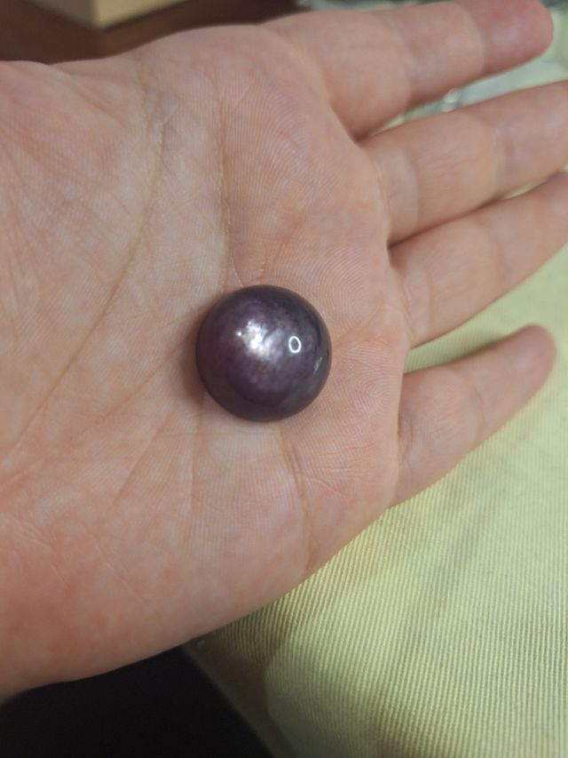 Pietra Lepidolite o Mica viola naturale