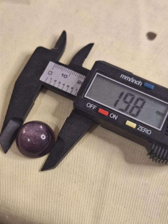 Pietra Lepidolite o Mica viola naturale