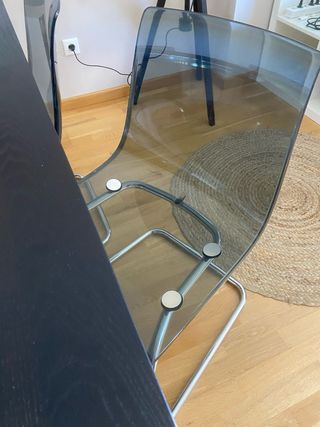 Mesa y 4 sillas de comedor IKEA