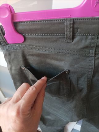 Pantalón pitillo verde militar 