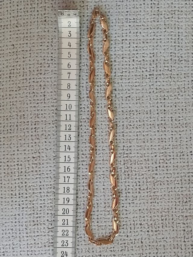 Cadena dorada eslabones planos