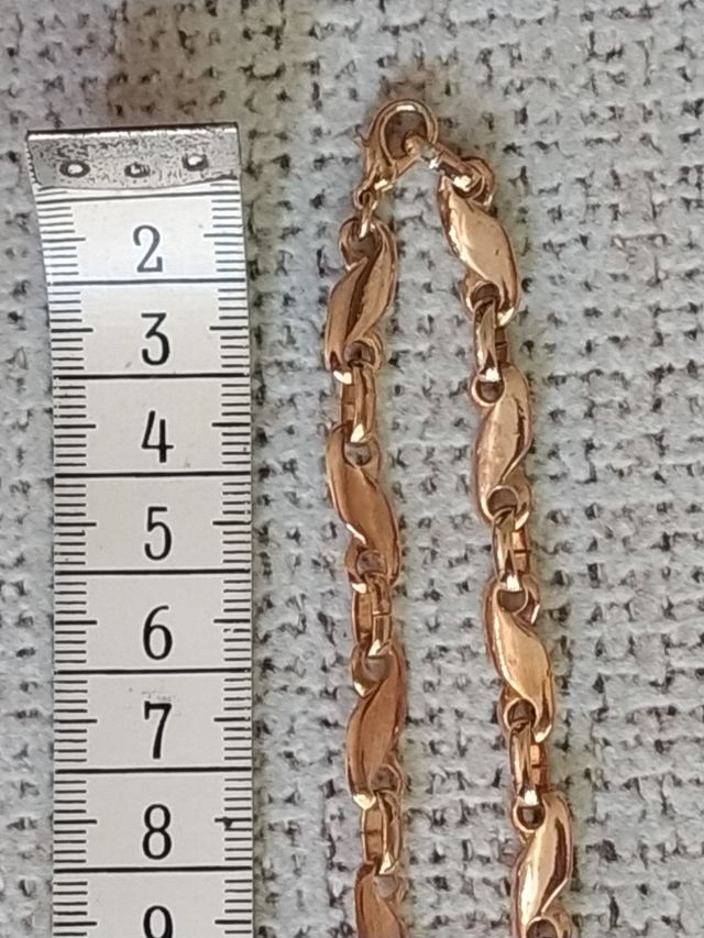 Cadena dorada eslabones planos