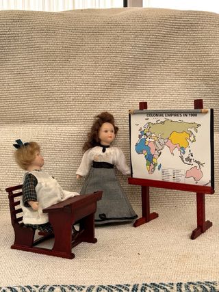 Conjunto muñecas de porcelana colegio