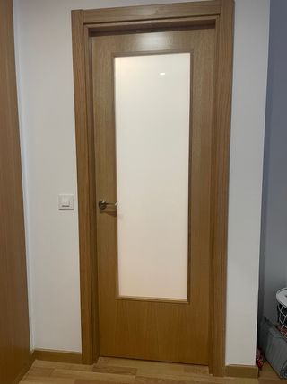 Puerta de Madera Roble con Cristalera