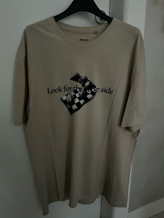T-shirt taglia S Bershka
