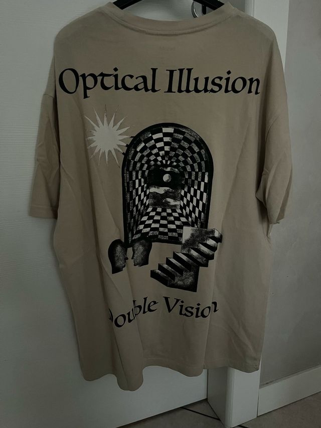 T-shirt taglia S Bershka