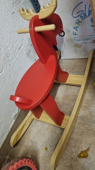 Dondolo di legno