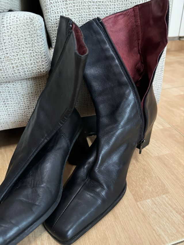 Botines negros de piel