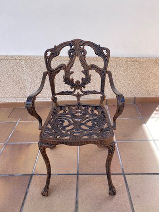 Mesa de aluminio con 6 sillas a juego