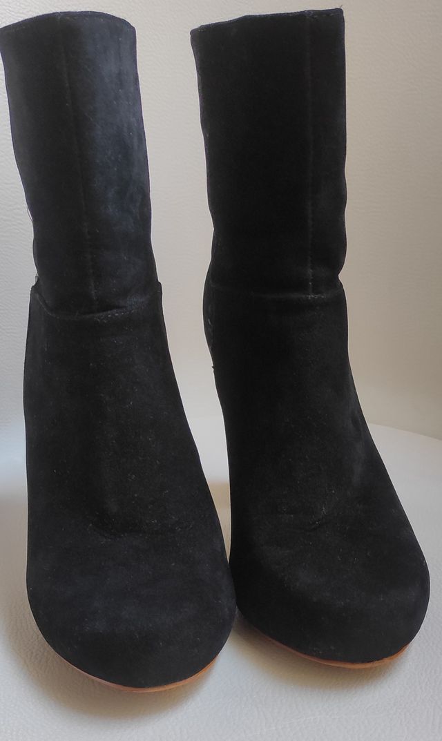 Botín negro tacón alto serraje