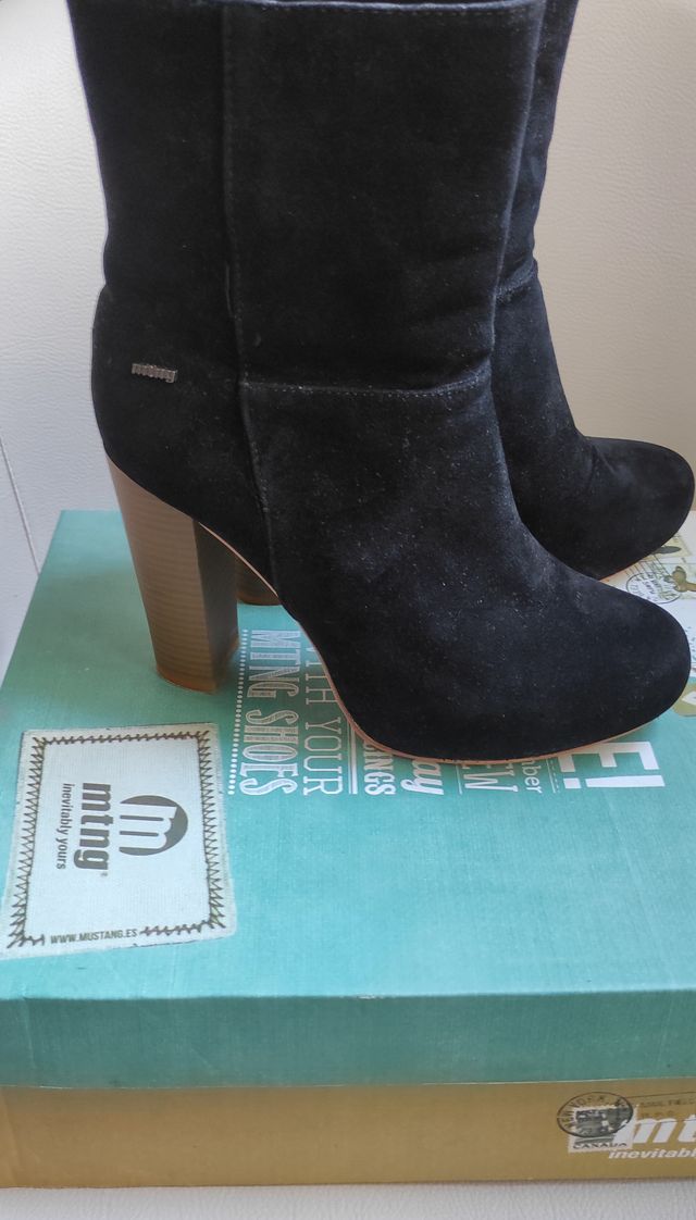 Botín negro tacón alto serraje