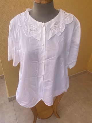 vintage camisa blanca con cuello bordado