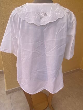 vintage camisa blanca con cuello bordado