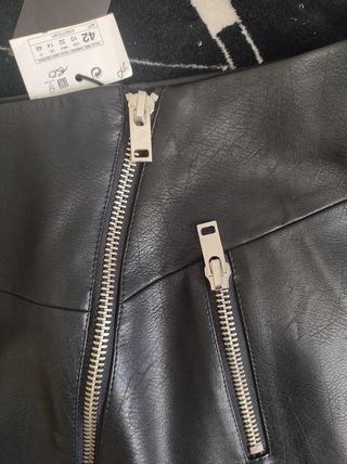 Stradivarius falda negra