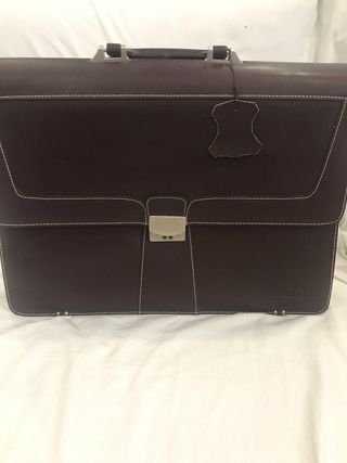 Malerín ejecutivo de cuero