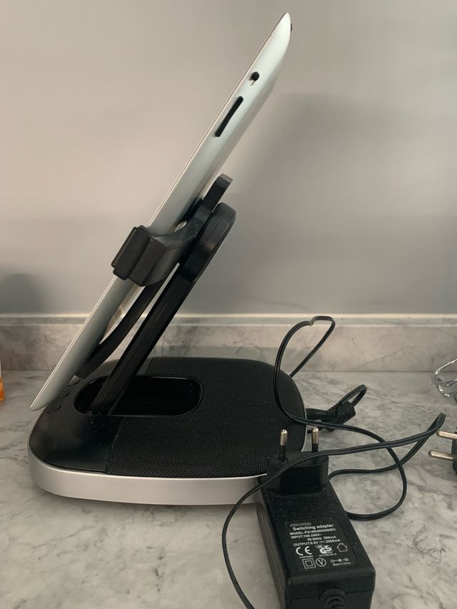 Ipad + soporte ipad/tablet con altavoz Logitech