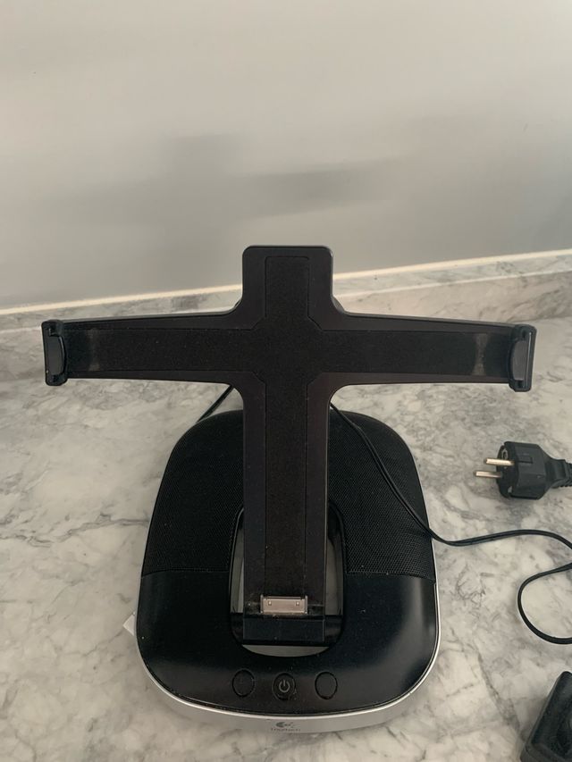 Ipad + soporte ipad/tablet con altavoz Logitech