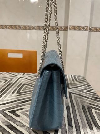 Bolso Zara azul con asa de cadena