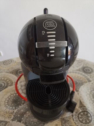 Cafetera DOLCE GUSTO NESCAFÉ 
