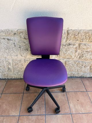 SILLA MORADA DE ESCRITORIO REGULABLE