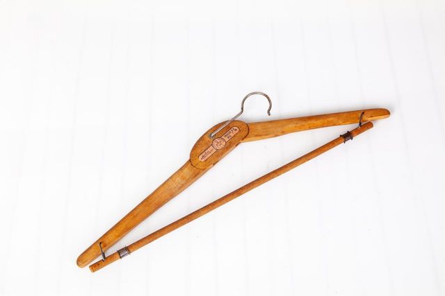 Percha madera de los años 1940 o 1950