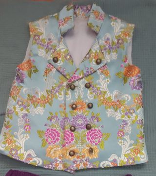 Traje saraguell para niño. 