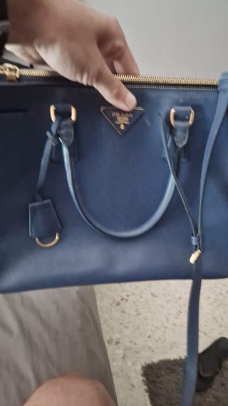 Bolso prada semi nuevo