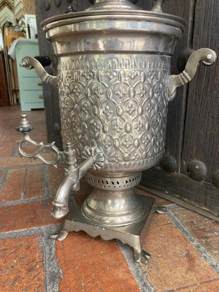 Baúl antiguo de madera y piel