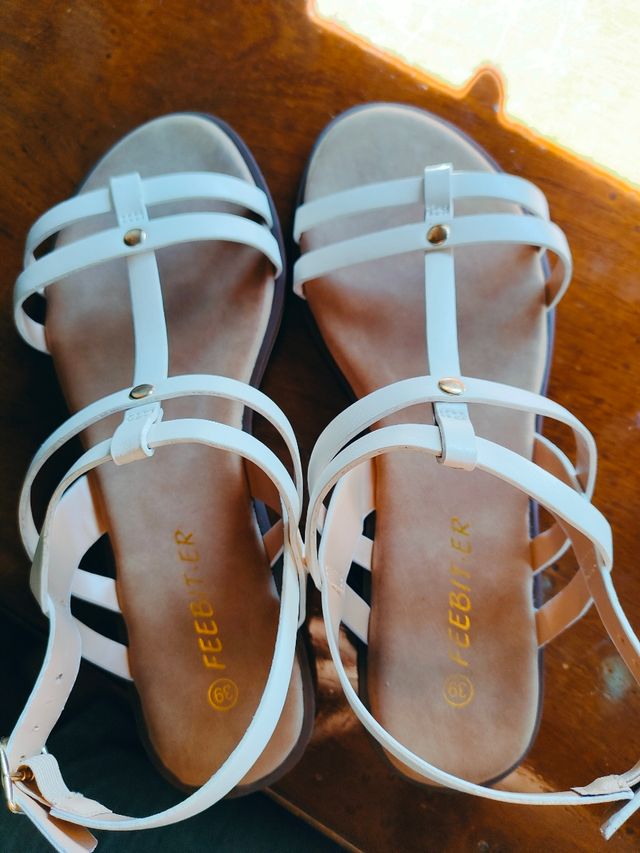 Sandalias blancas