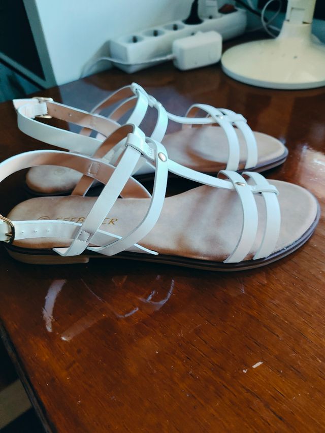 Sandalias blancas
