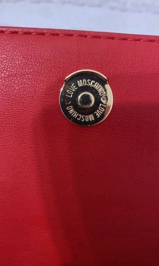 Borsa a braccio rossa di Moschino