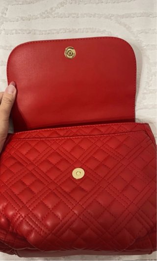 Borsa a braccio rossa di Moschino