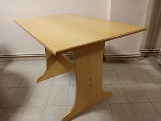 Mesa cocina + banco sin respaldo a juego.