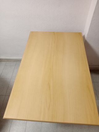 Mesa cocina + banco sin respaldo a juego.