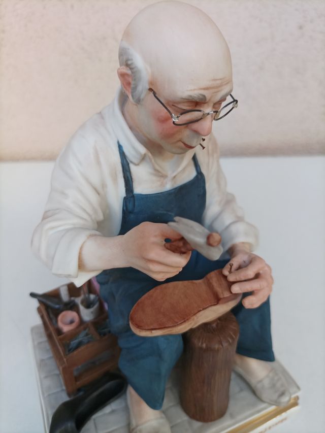 ALGORA: Serie Oficios Populares-Zapatero