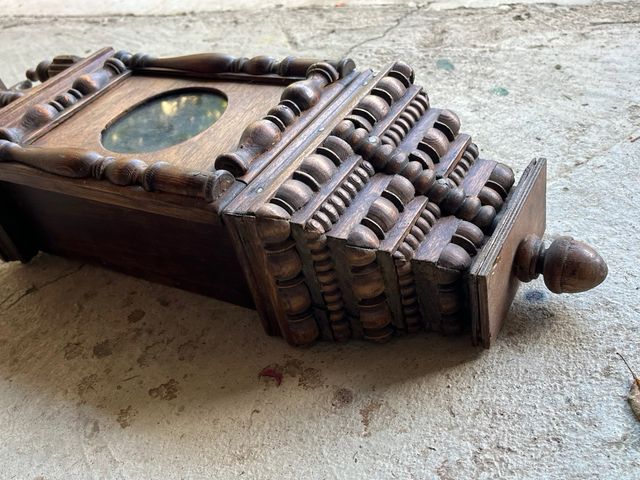 Caja antigua de reloj de pared