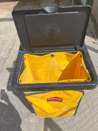 Carro de Limpieza con Bolsa de Vinilo Rubbermaind