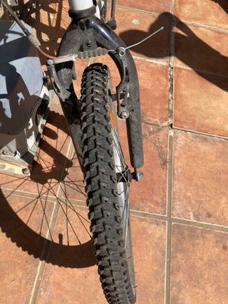 Bicicleta de niños BtWin de 20 ‘’ blanca